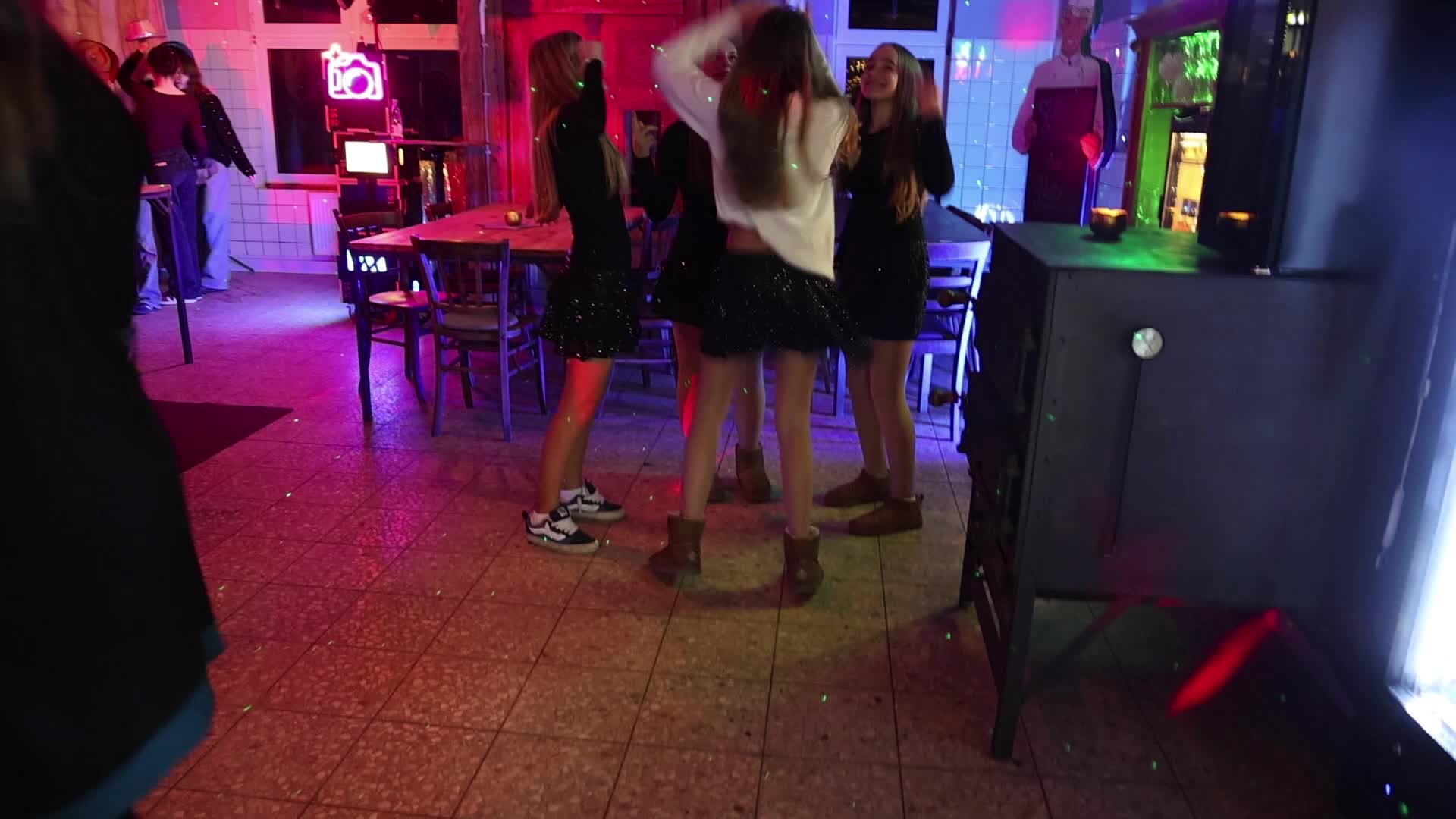 35: Weihnachtsfeier 25-86